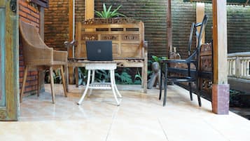 Quầy tiếp tân
