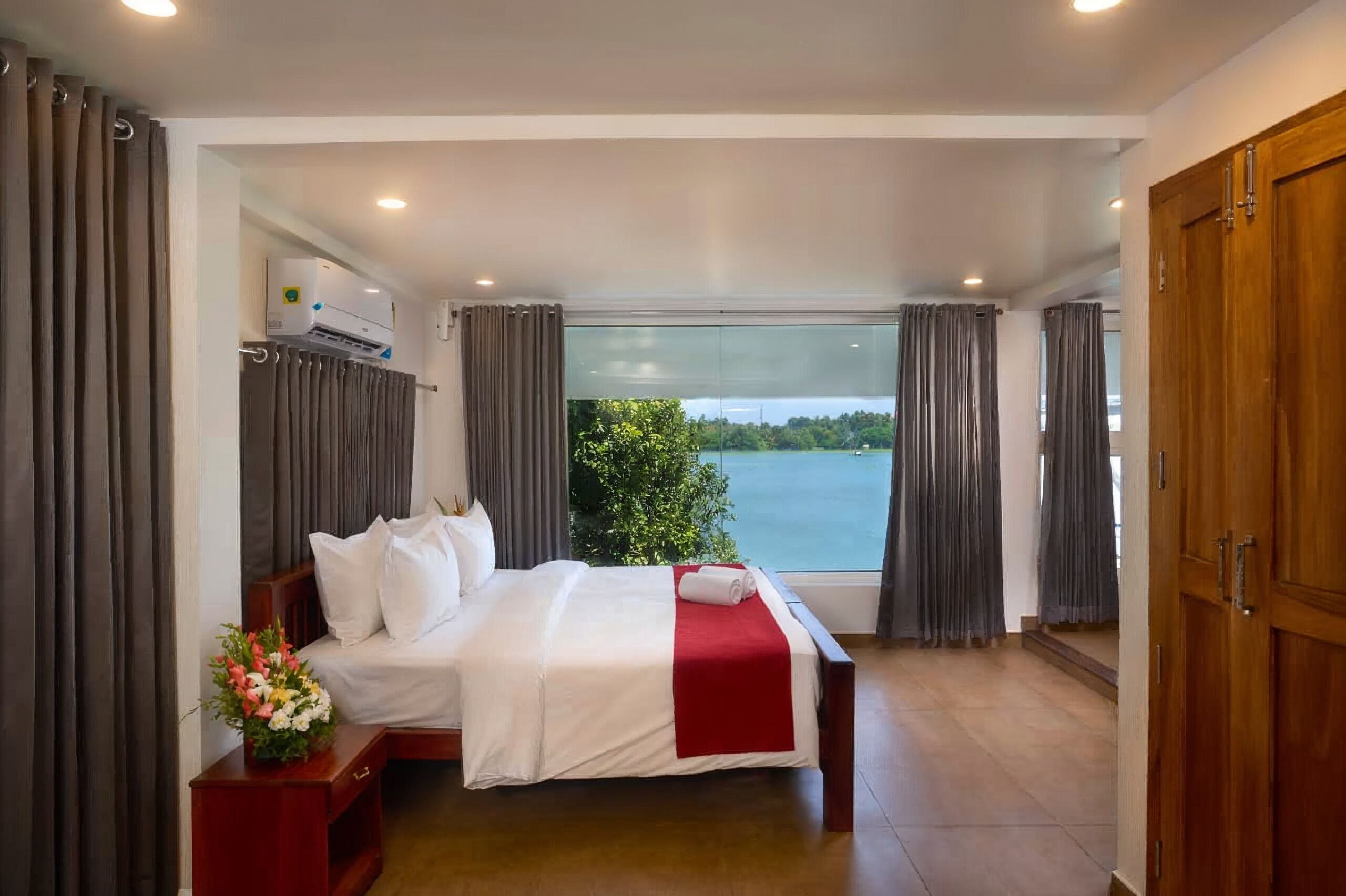 Habitación superior, vista al mar | Escritorio, espacio para trabajar con laptop y wifi gratis 