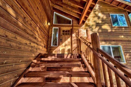 Pet Friendly, 9 Beds, Fireplace, Nearby Hiking, Games