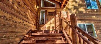 Pet Friendly, 9 Beds, Fireplace, Nearby Hiking, Games