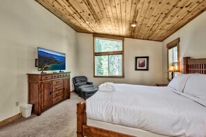 4 bedrooms, desk, iron/ironing board, travel cot