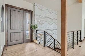 Interior - Claret & Blue River Retreat - Luxury Designer Mountain Home (Silverthorne)