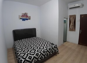 Habitación estándar doble | Escritorio, wifi gratis, ropa de cama