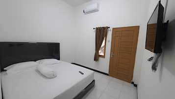 Kamar Double Standar | Meja kerja, Wi-Fi gratis, dan seprai linen