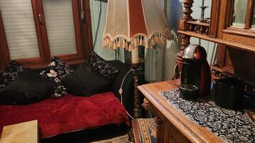 House, 1 Bedroom, City View | Living room