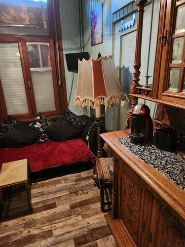 Room in House - 2 Floors 2 Bedrooms Near Central Station