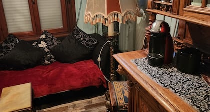 Room in House - 2 Floors 2 Bedrooms Near Central Station