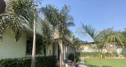 HOTEL CEDAR - A luxury Home Stay
Located in Center Of Jaipur.