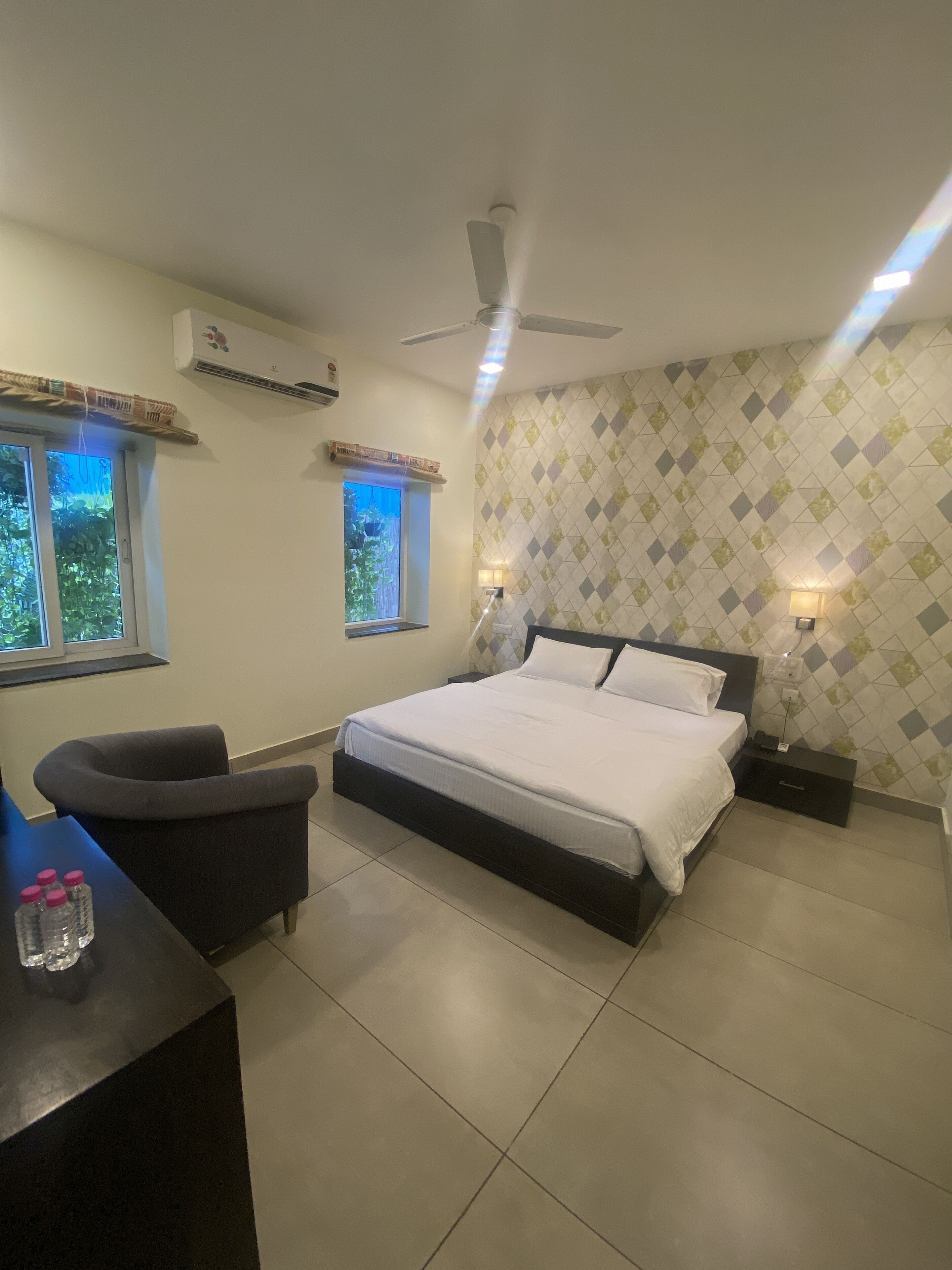 9 bedrooms, iron/ironing board, WiFi, bed sheets