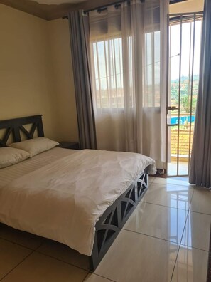 Family Cottage | Laptop workspace, free WiFi - Dream Day Cottages (Kampala)