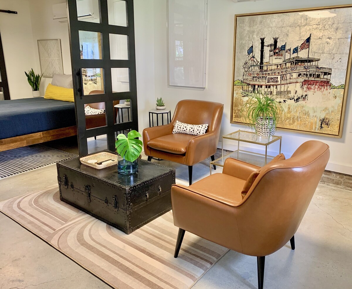 Quiet Retreat w Private Garden on Magazine St- Walk to restaurants, bars & shops