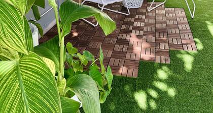 Quiet Retreat w Private Garden on Magazine St- Walk to restaurants, bars & shops