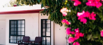 Motel Poinsettia