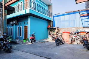 Free self parking - Hotel O Rinjani Guest House (Balikpapan)