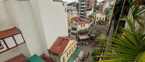 Deluxe Room, 1 King Bed, Balcony, City View | Balcony