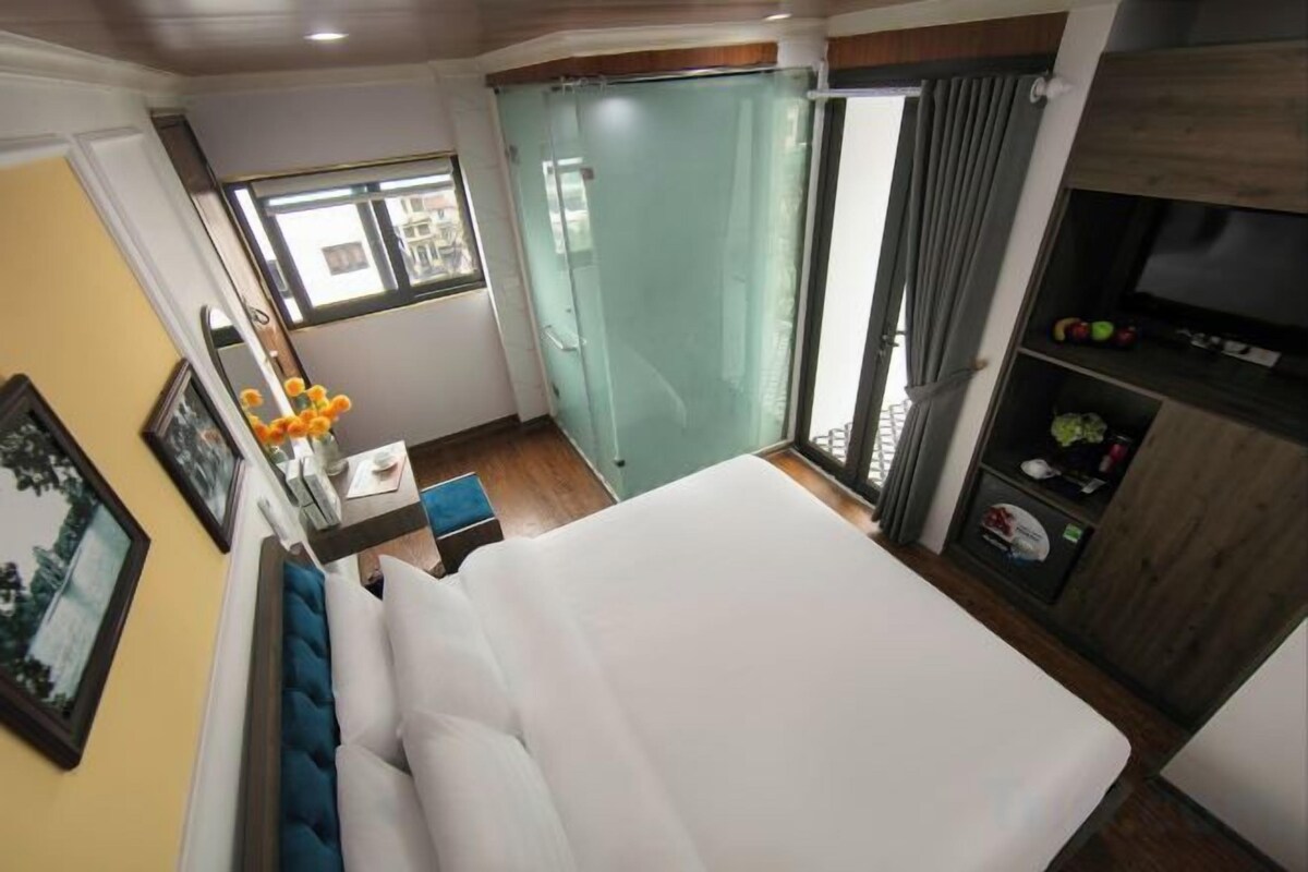 Minibar, coffres-forts dans les chambres, bureau