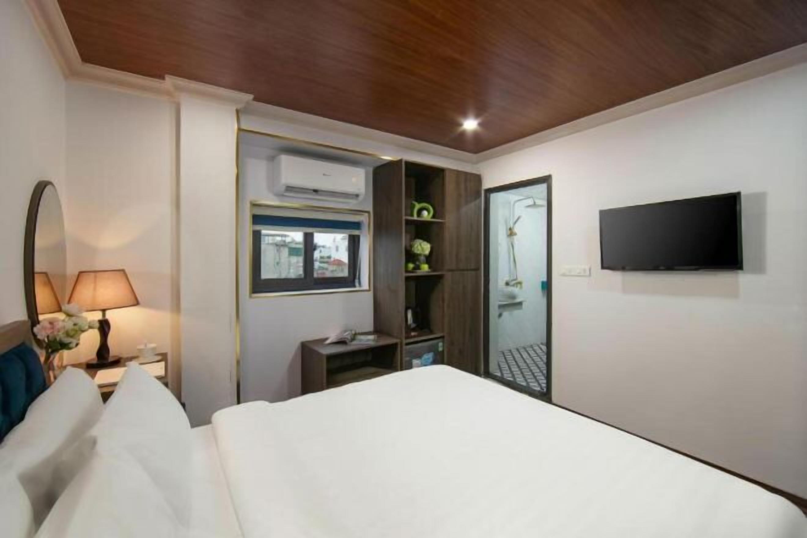 Minibar, in-room safe, desk, laptop workspace