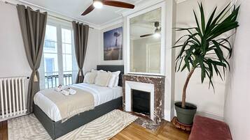 4 bedrooms, desk, iron/ironing board, travel crib