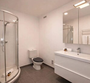 Doccia, asciugacapelli, asciugamani