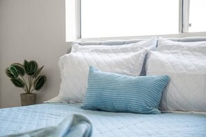 4 bedrooms, desk, free WiFi, bed sheets