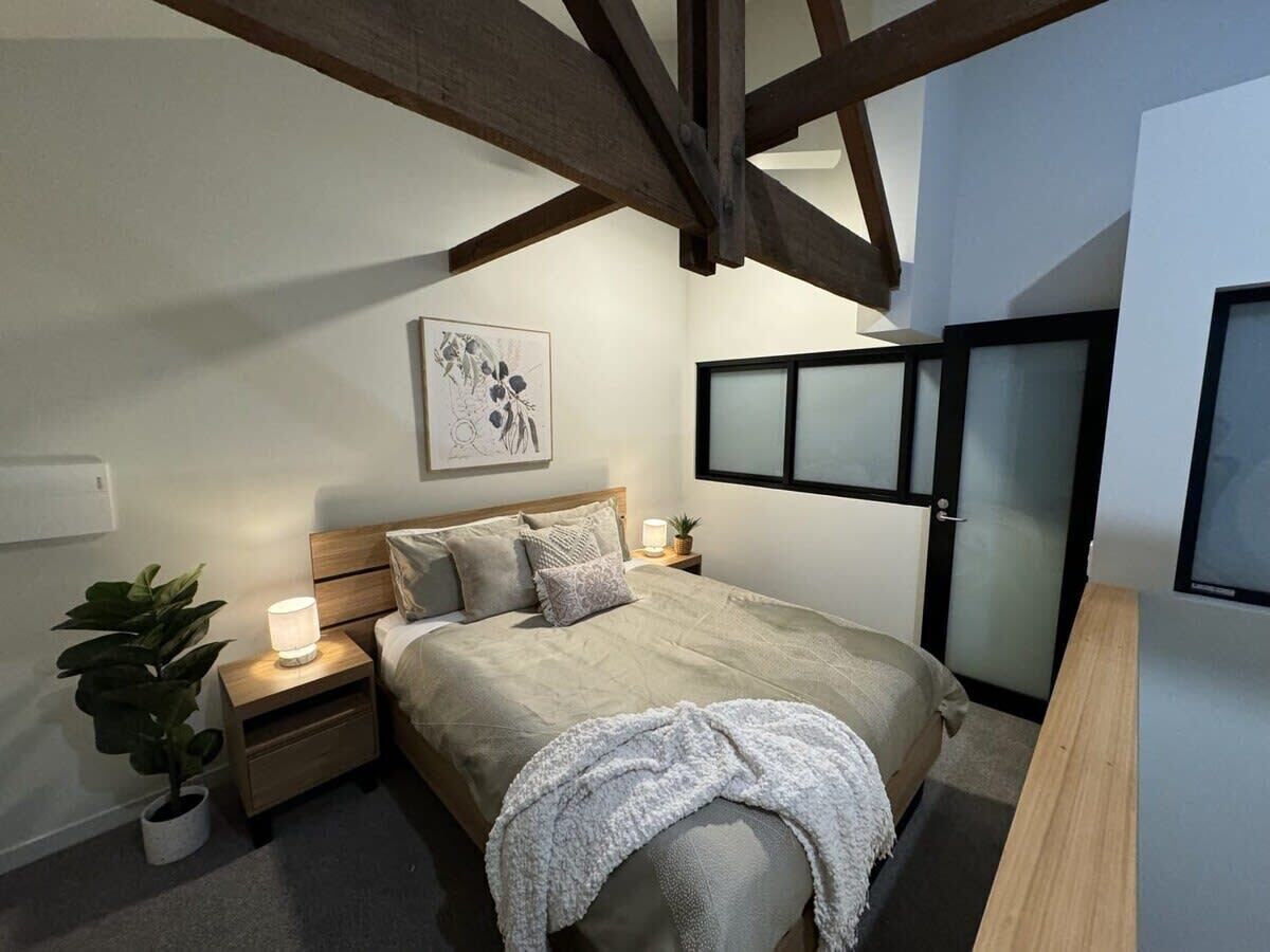 1 bedroom, desk, iron/ironing board, WiFi