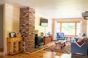 Smart TV y chimenea