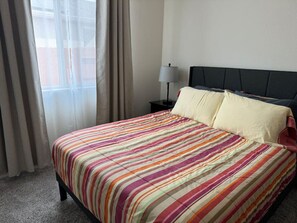 4 makuuhuonetta, työpöytä, silitysrauta/-lauta, Wi-Fi