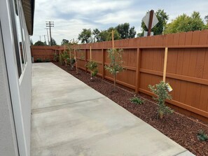 Property grounds - New One-Story Home * Quiet Neighborhood (Sacramento)