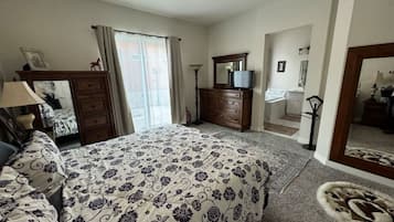 4 bedrooms, desk, iron/ironing board, WiFi