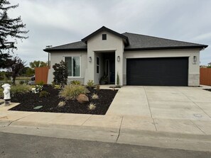 Exterior - New One-Story Home * Quiet Neighborhood (Sacramento)
