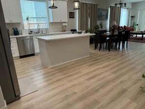 Unclassified image, 5 of 39, button