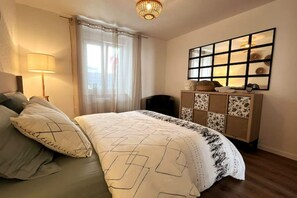 1 chambre, fer et planche à repasser, lit parapluie, Wi-Fi gratuit