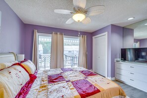 2 bedrooms, desk, iron/ironing board, Internet - Waterfront Inverness Retreat w/ 3 Boat Ramps (Inverness)