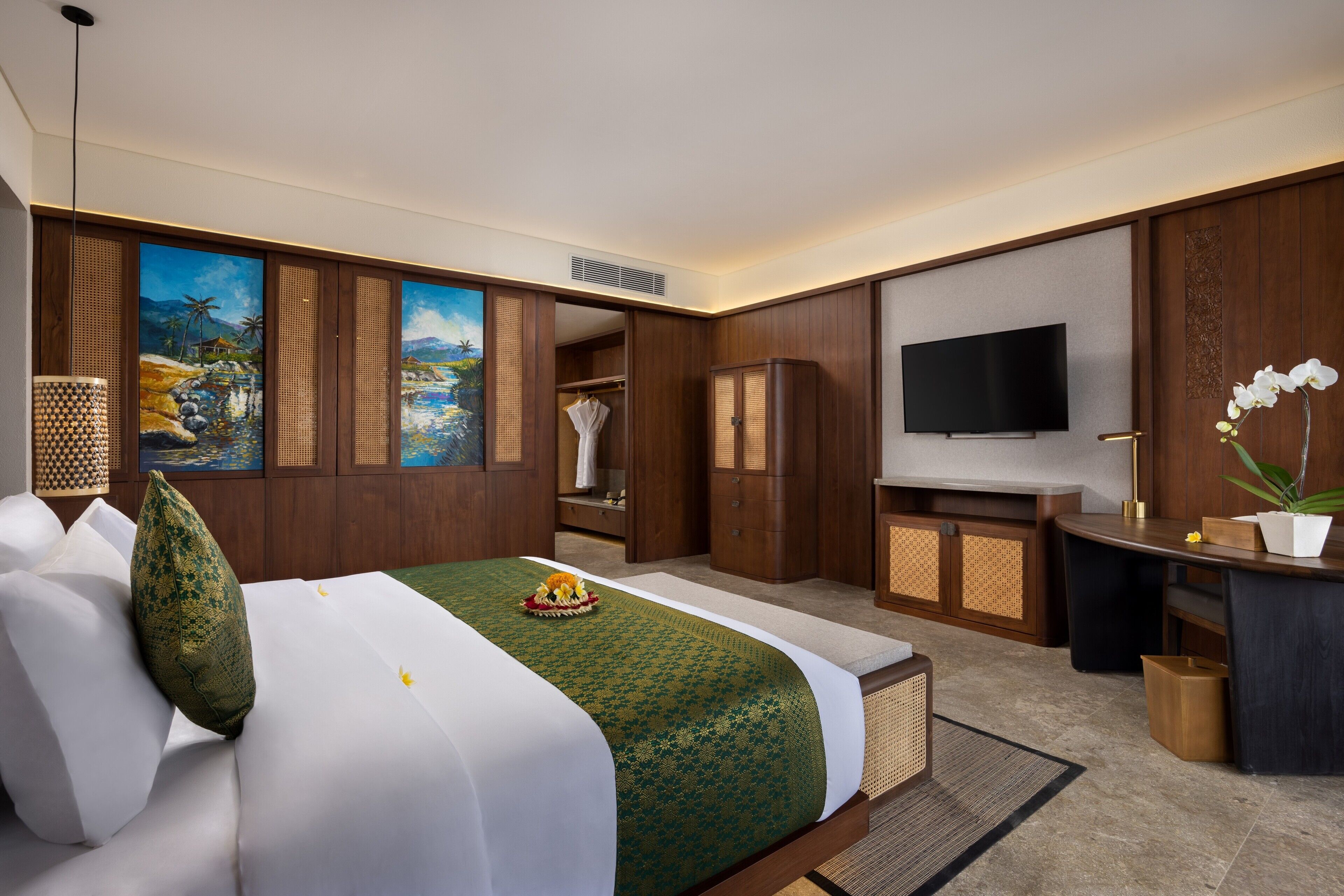 Grand Suite with Garden View | Literie de qualité, lit avec matelas en mousse à mémoire, minibar