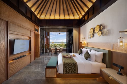 Hochwertige Bettwaren, Betten mit Memory-Foam-Matratzen, Minibar