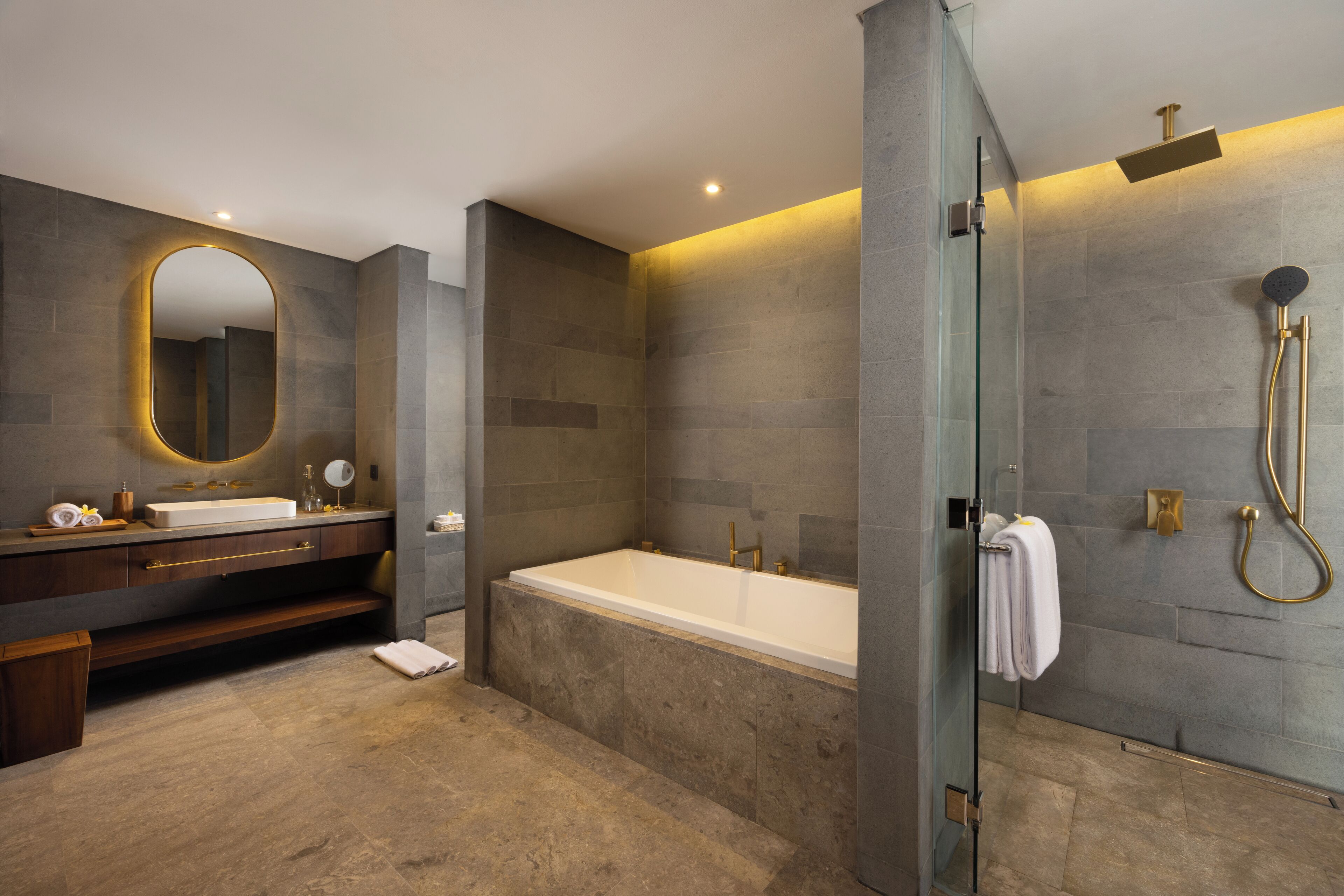Infinity Sky Pool Villa Garden View with 1x 30 Minutes Massage | 욕실 | 별도의 욕조 및 샤워 시설, 무료 세면용품, 헤어드라이어, 목욕가운
