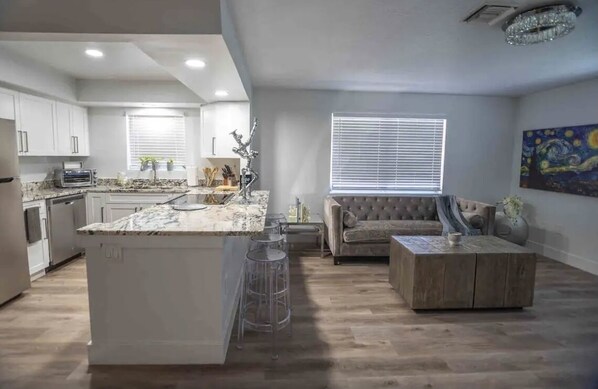 Smart TV - Lantana modern Villa (Lantana)