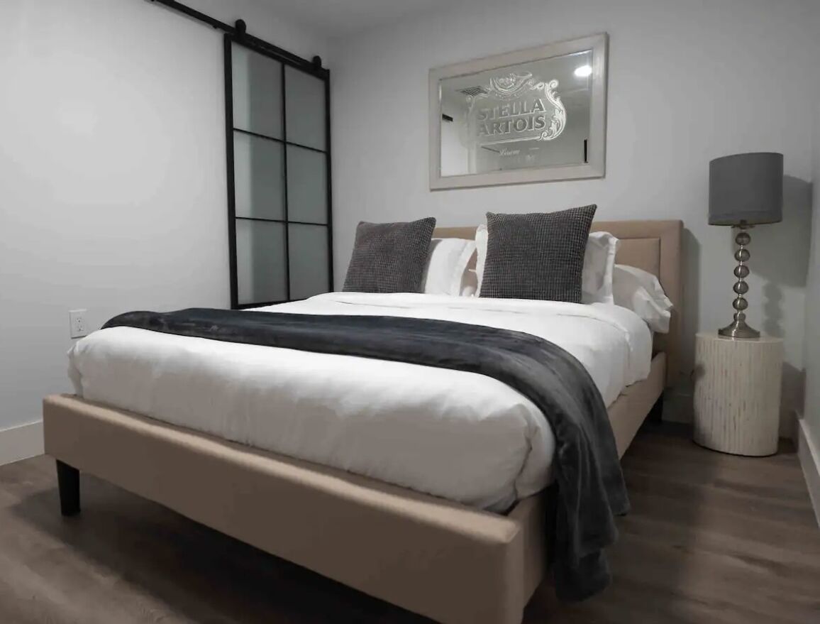 2 slaapkamers, een strijkplank/strijkijzer, reisbedje, gratis wifi