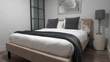 2 slaapkamers, een strijkplank/strijkijzer, reisbedje, gratis wifi