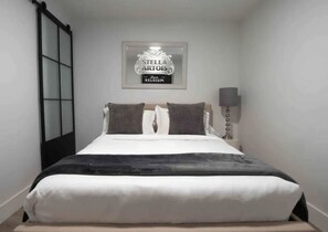 2 bedrooms, iron/ironing board, travel cot, free WiFi
