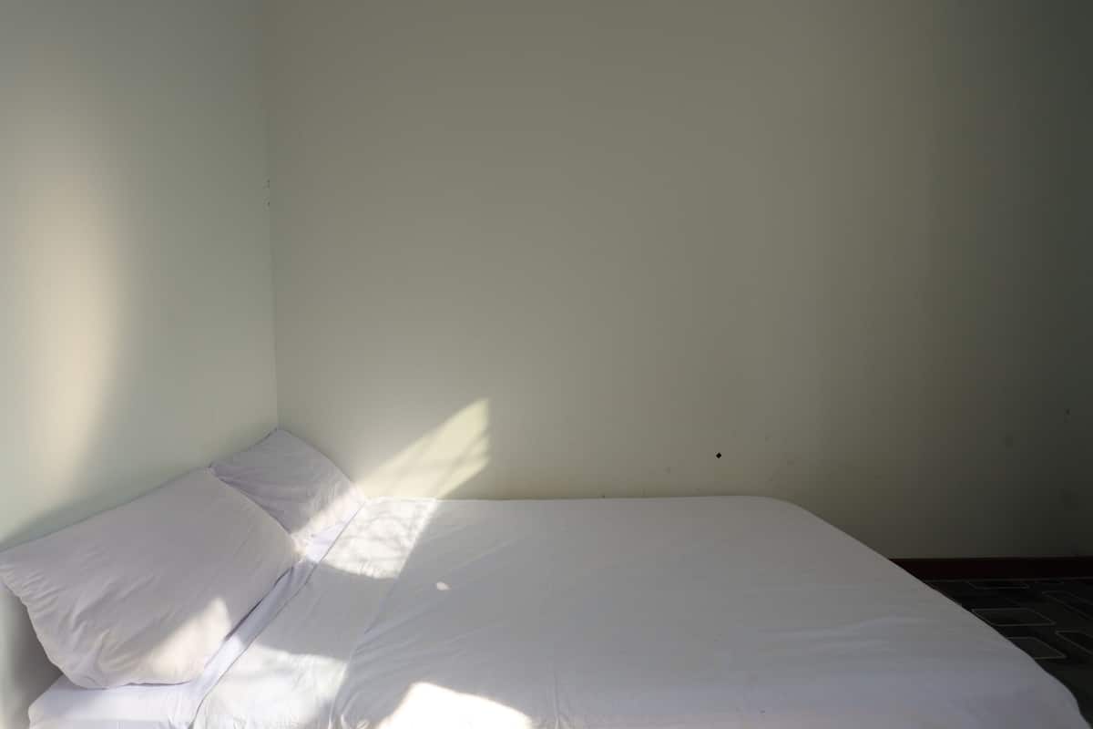 economy single room | bed sheets