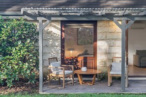 Terrace/patio - Casa Queenie Summary: (Picketts Valley)