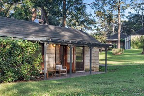 Exterior - Casa Queenie Summary: (Picketts Valley)