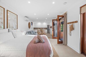 6 Schlafzimmer, Schreibtisch, Bügeleisen/Bügelbrett, WLAN