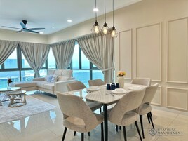 Apartamento design, 3 quartos, para não fumantes, banheira | Opções para refeição no quarto