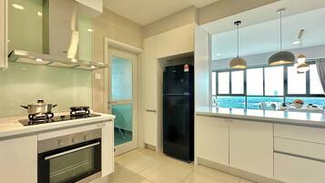 Apartemen Keluarga, 4 kamar tidur, bathtub | Dapur pribadi | Lemari es, microwave, kompor, dan ketel listrik