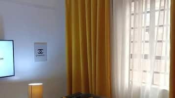 Studio Comfort | Area keluarga | Smart TV 24-inci dengan saluran TV digital