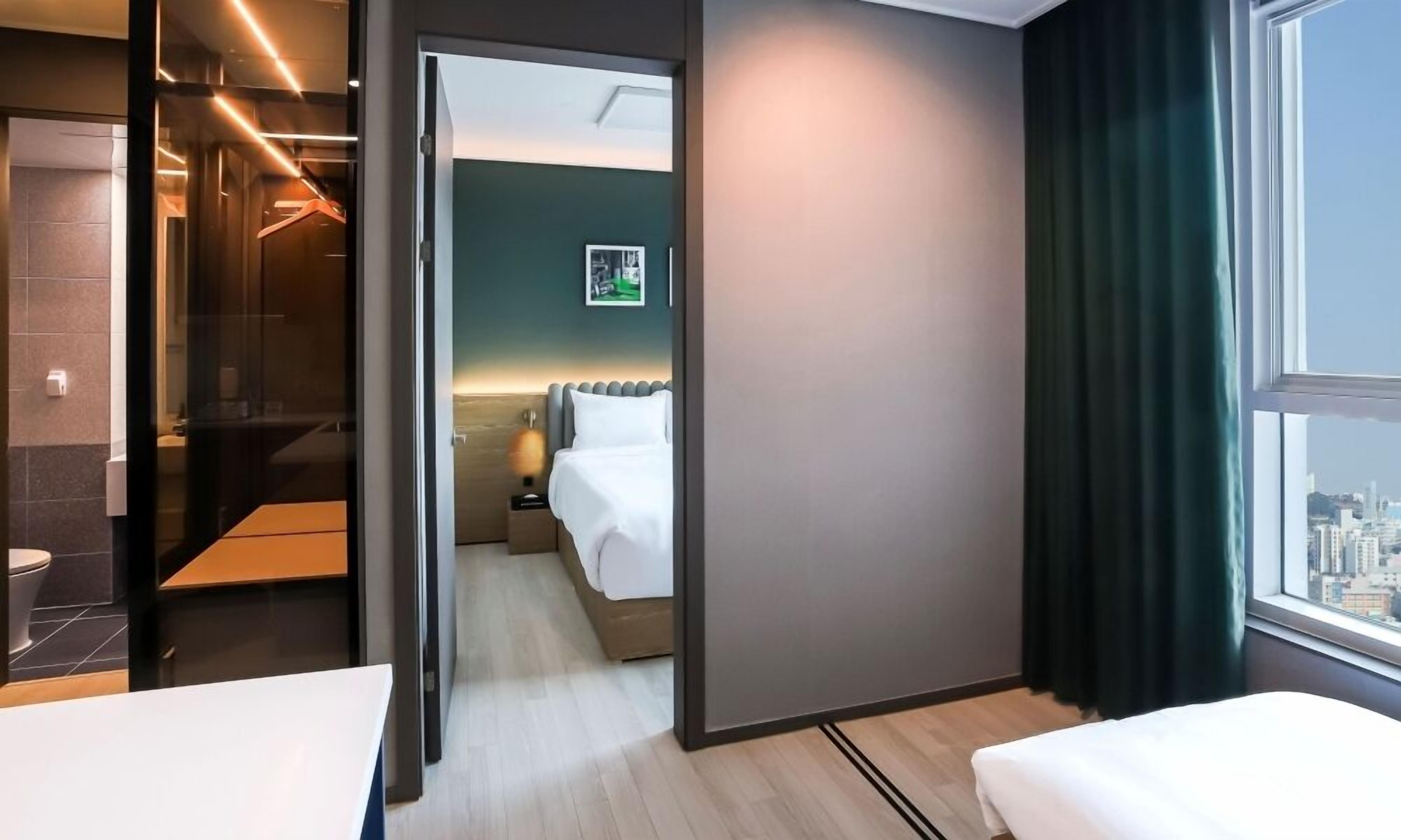 بديكورات فريدة لكل غرفة وطراز فريد لكل وحدة وواي فاي مجانًا