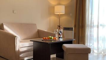 Apartment, 1 Bedroom, Balcony | Living area