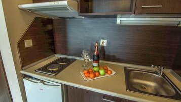 Apartment, 1 Bedroom, Balcony | Private kitchen